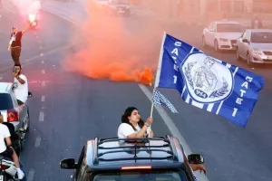 Η εκκίνηση των Champions στο ανοικτό λεωφορείο, ακολούθησαν οι Απολλωνίστες! (βίντεο-φώτος kerkida.net)