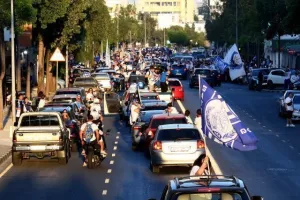 Η εκκίνηση των Champions στο ανοικτό λεωφορείο, ακολούθησαν οι Απολλωνίστες! (βίντεο-φώτος kerkida.net)