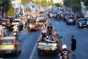 Η εκκίνηση των Champions στο ανοικτό λεωφορείο, ακολούθησαν οι Απολλωνίστες! (βίντεο-φώτος kerkida.net)