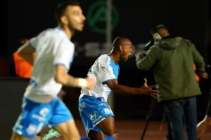 Απόλλων - ΑΠΟΕΛ: Πήρε το κρισιμότερο, "αγγίζει" το πρωτάθλημα! (φώτος)