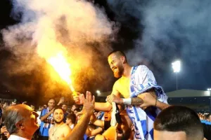 ΠΛΟΥΣΙΟ ΦΩΤΟΡΕΠΟΡΤΑΖ/ΧΑΜΟΣ για τον πρωταθλητή Απόλλωνα! 