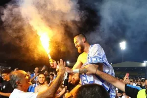 ΠΛΟΥΣΙΟ ΦΩΤΟΡΕΠΟΡΤΑΖ/ΧΑΜΟΣ για τον πρωταθλητή Απόλλωνα! 