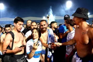 ΠΛΟΥΣΙΟ ΦΩΤΟΡΕΠΟΡΤΑΖ/ΧΑΜΟΣ για τον πρωταθλητή Απόλλωνα! 