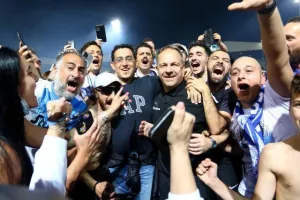 ΠΛΟΥΣΙΟ ΦΩΤΟΡΕΠΟΡΤΑΖ/ΧΑΜΟΣ για τον πρωταθλητή Απόλλωνα! 