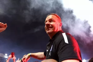ΠΛΟΥΣΙΟ ΦΩΤΟΡΕΠΟΡΤΑΖ/ΧΑΜΟΣ για τον πρωταθλητή Απόλλωνα! 