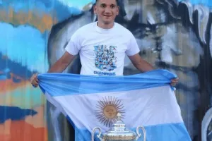 Η εκκίνηση των Champions στο ανοικτό λεωφορείο, ακολούθησαν οι Απολλωνίστες! (βίντεο-φώτος kerkida.net)