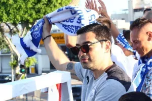 Η εκκίνηση των Champions στο ανοικτό λεωφορείο, ακολούθησαν οι Απολλωνίστες! (βίντεο-φώτος kerkida.net)