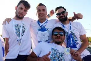 Η εκκίνηση των Champions στο ανοικτό λεωφορείο, ακολούθησαν οι Απολλωνίστες! (βίντεο-φώτος kerkida.net)