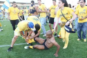Σαν σήμερα: Γαλαζοκίτρινη... έκρηξη στη Λεμεσό! (φώτος)