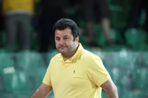 Σχεδόν 500,000! (ΑΕΛ)