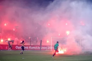 (ΒΙΝΤΕΟ/ΦΩΤΟΣ) Ο... χαμός μπροστά στο πέταλο!