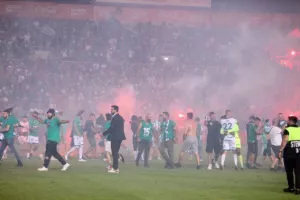 (ΒΙΝΤΕΟ/ΦΩΤΟΣ) Ο... χαμός μπροστά στο πέταλο!