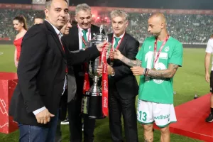 (BINTEO/ΦΩΤΟΣ) Η απονομή στην Ομόνοια και όσα ακολούθησαν!