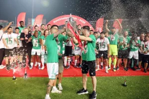 (BINTEO/ΦΩΤΟΣ) Η απονομή στην Ομόνοια και όσα ακολούθησαν!