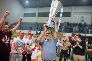 Νταμπλούχος... Παπαέλληνας!