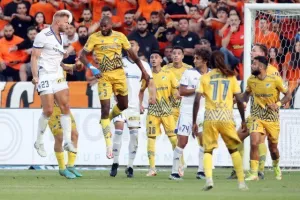 ΑΠΟΕΛ - Ανόρθωση: Όλα ανοιΧτά για το Champions League... (φώτος)
