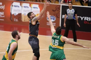 Kεραυνός - ΑΕΚ: Τρομερή άμυνα και... ΟΛΑ στα ίσα! (φώτος)