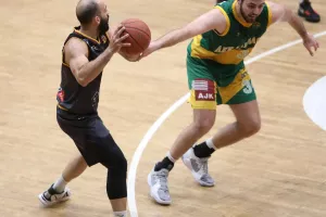 Kεραυνός - ΑΕΚ: Τρομερή άμυνα και... ΟΛΑ στα ίσα! (φώτος)