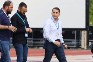 Στ' αποδυτήρια ο Κίρζης/ Χειροκροτήθηκε απ' τον κόσμο (Φώτος)