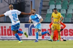 Απόλλων - ΑΠΟΕΛ: Πήρε το κρισιμότερο, "αγγίζει" το πρωτάθλημα! (φώτος)