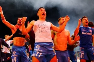 ΦΩΤΟΣ - ΠΑΡΤΙ ΣΤΟ ΤΣΙΡΕΙΟ 