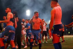 ΦΩΤΟΣ - ΠΑΡΤΙ ΣΤΟ ΤΣΙΡΕΙΟ 