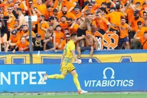 ΑΠΟΕΛ - ΑΕΚ: Δυο κεφαλιές... το μοίρασαν (φώτος)