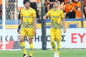 ΑΠΟΕΛ - ΑΕΚ: Δυο κεφαλιές... το μοίρασαν (φώτος)