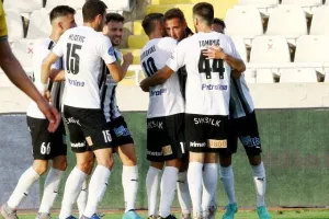 ΑΠΟΕΛ - ΑΕΚ: Δυο κεφαλιές... το μοίρασαν (φώτος)