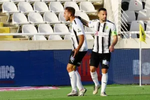 ΑΠΟΕΛ - ΑΕΚ: Δυο κεφαλιές... το μοίρασαν (φώτος)