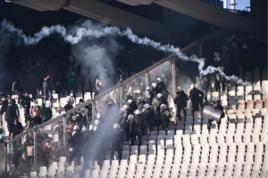 Ένταση στο ΟΑΚΑ: Οπαδοί του Παναθηναϊκού... με την αστυνομία (φώτος/βίντεο)