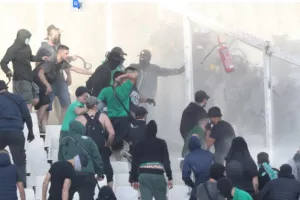 Ένταση στο ΟΑΚΑ: Οπαδοί του Παναθηναϊκού... με την αστυνομία (φώτος/βίντεο)