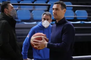 Ζήσης: «Ο Αντετοκούνμπο θέλει να πραγματικά να παίξει για την Εθνική» 