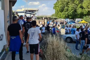 Σε χρώμα… γαλάζιο οι δρόμοι! (Φώτος)