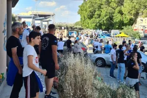 Σε χρώμα… γαλάζιο οι δρόμοι! (Φώτος)