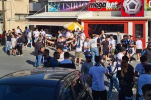 Σε χρώμα… γαλάζιο οι δρόμοι! (Φώτος)