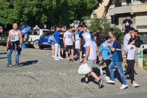 Σε χρώμα… γαλάζιο οι δρόμοι! (Φώτος)