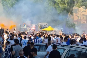 Σε χρώμα… γαλάζιο οι δρόμοι! (Φώτος)