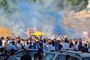 Σε χρώμα… γαλάζιο οι δρόμοι! (Φώτος)