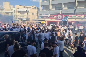 Σε χρώμα… γαλάζιο οι δρόμοι! (Φώτος)