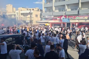 Σε χρώμα… γαλάζιο οι δρόμοι! (Φώτος)