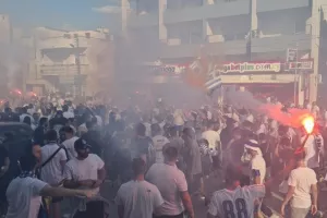 Σε χρώμα… γαλάζιο οι δρόμοι! (Φώτος)