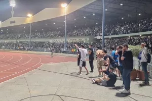 Τελευταίο σφύριγμα και Απολλωνίστικη... ΤΡΕΛΑ!! (Φώτος/Βίντεο)