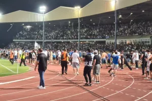 Τελευταίο σφύριγμα και Απολλωνίστικη... ΤΡΕΛΑ!! (Φώτος/Βίντεο)