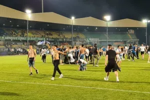 Τελευταίο σφύριγμα και Απολλωνίστικη... ΤΡΕΛΑ!! (Φώτος/Βίντεο)