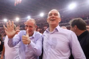 Στο Βελιγράδι οι αδερφοί Αγγελόπουλοι - Παρακολούθησαν την πρωινή προπόνηση