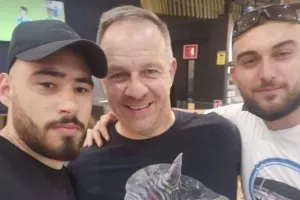 Πριν την πτήση, φώτο με... Τσόρνιγκερ! 