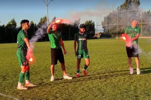 (ΒΙΝΤΕΟ/ΦΩΤΟΣ) Πανηγύρια με φωτοβολίδες οι πρωταθλητές Κ19 