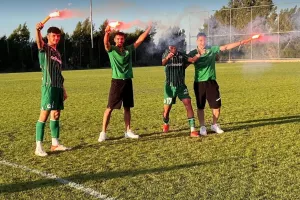 (ΒΙΝΤΕΟ/ΦΩΤΟΣ) Πανηγύρια με φωτοβολίδες οι πρωταθλητές Κ19 