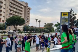 Μαζεύτηκε ο κόσμος στα εγκαίνια της ''πράσινης'' μπουτίκ (Φώτος)